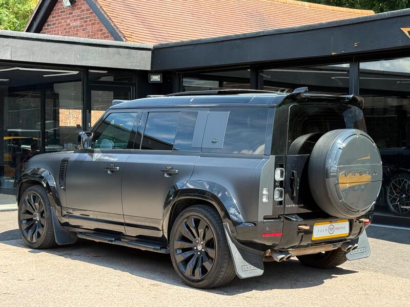 Land Rover Defender 110 view 4