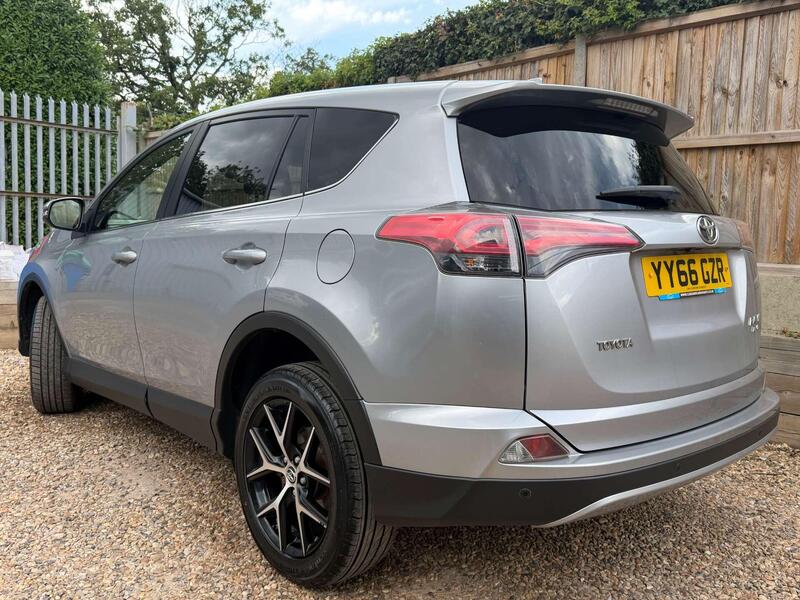 Toyota Rav4 view 7