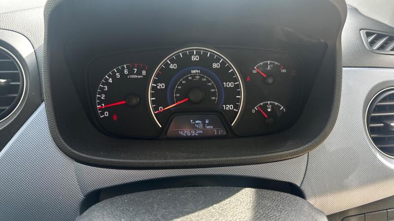 2015 Hyundai i10 — photo 21