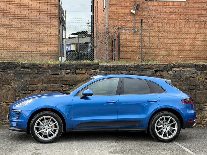 Porsche Macan view 4