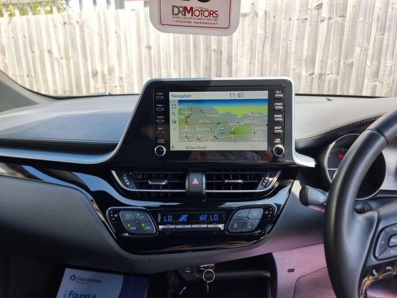 Toyota C-HR view 3