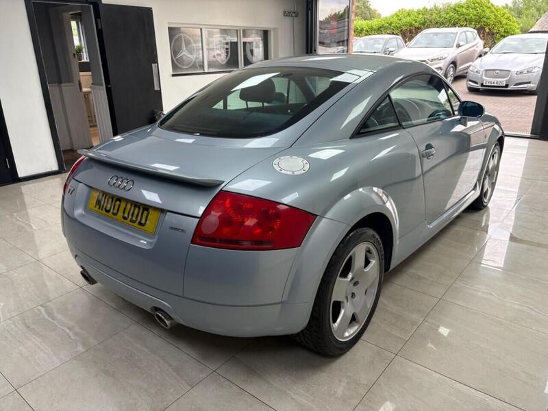 Audi Audi TT view 3