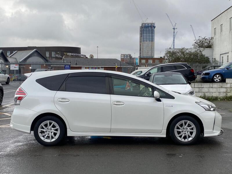 Toyota Prius+ view 9
