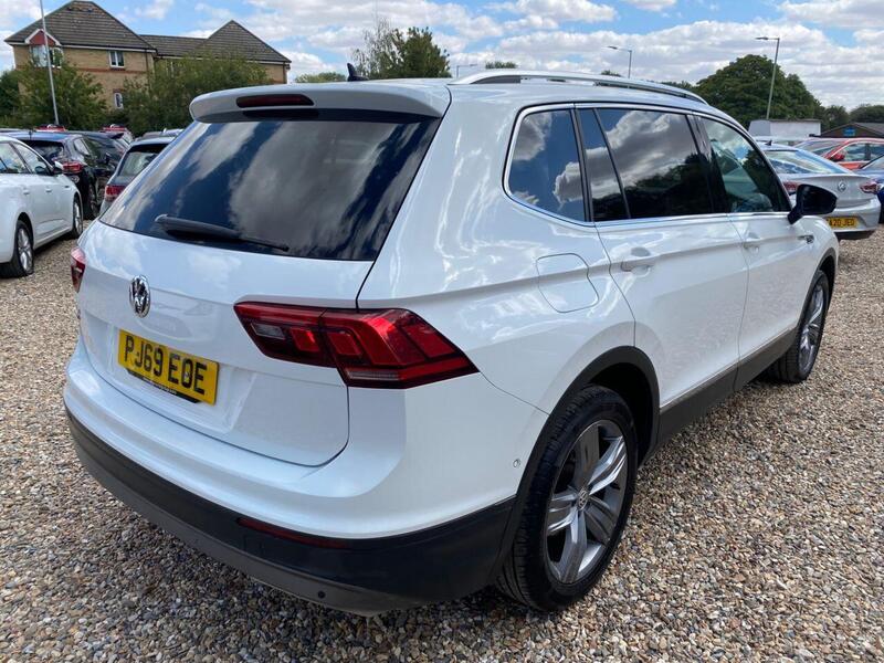 Volkswagen Tiguan Allspace view 5