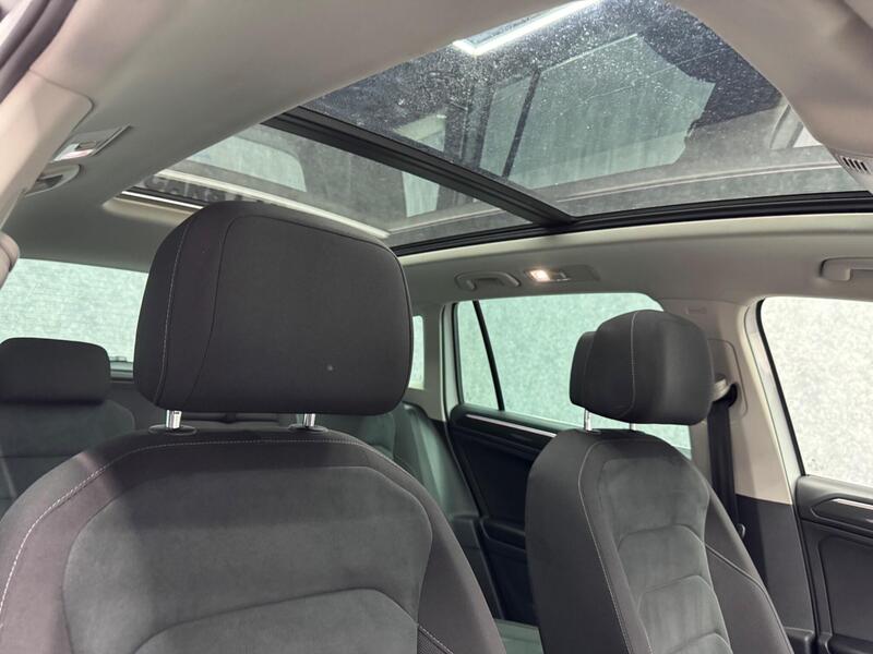 Volkswagen Tiguan view 4