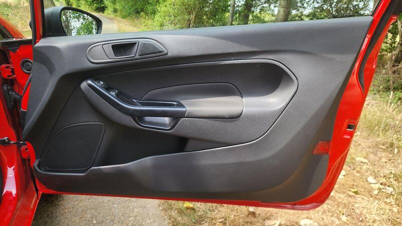 2014 Ford Fiesta — photo 34