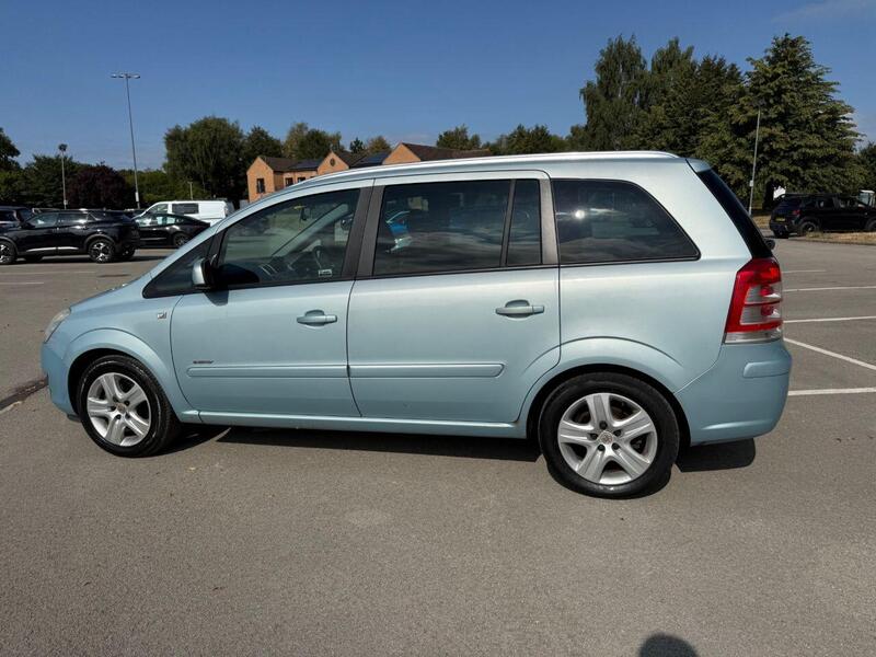 Vauxhall Zafira view 2