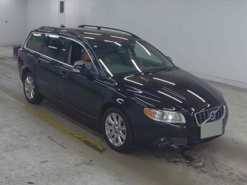 Volvo V70 view 4