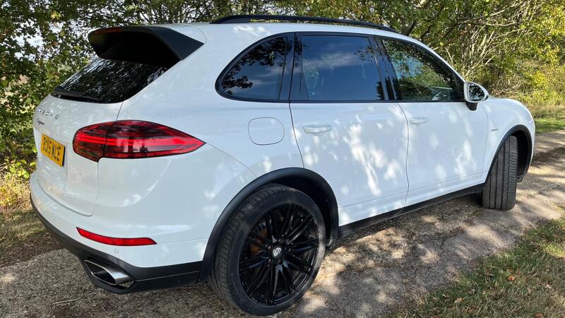 2015 Porsche Cayenne — photo 16