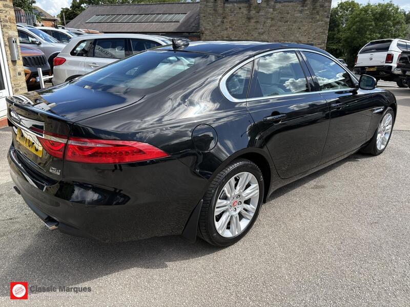 Jaguar XF view 7