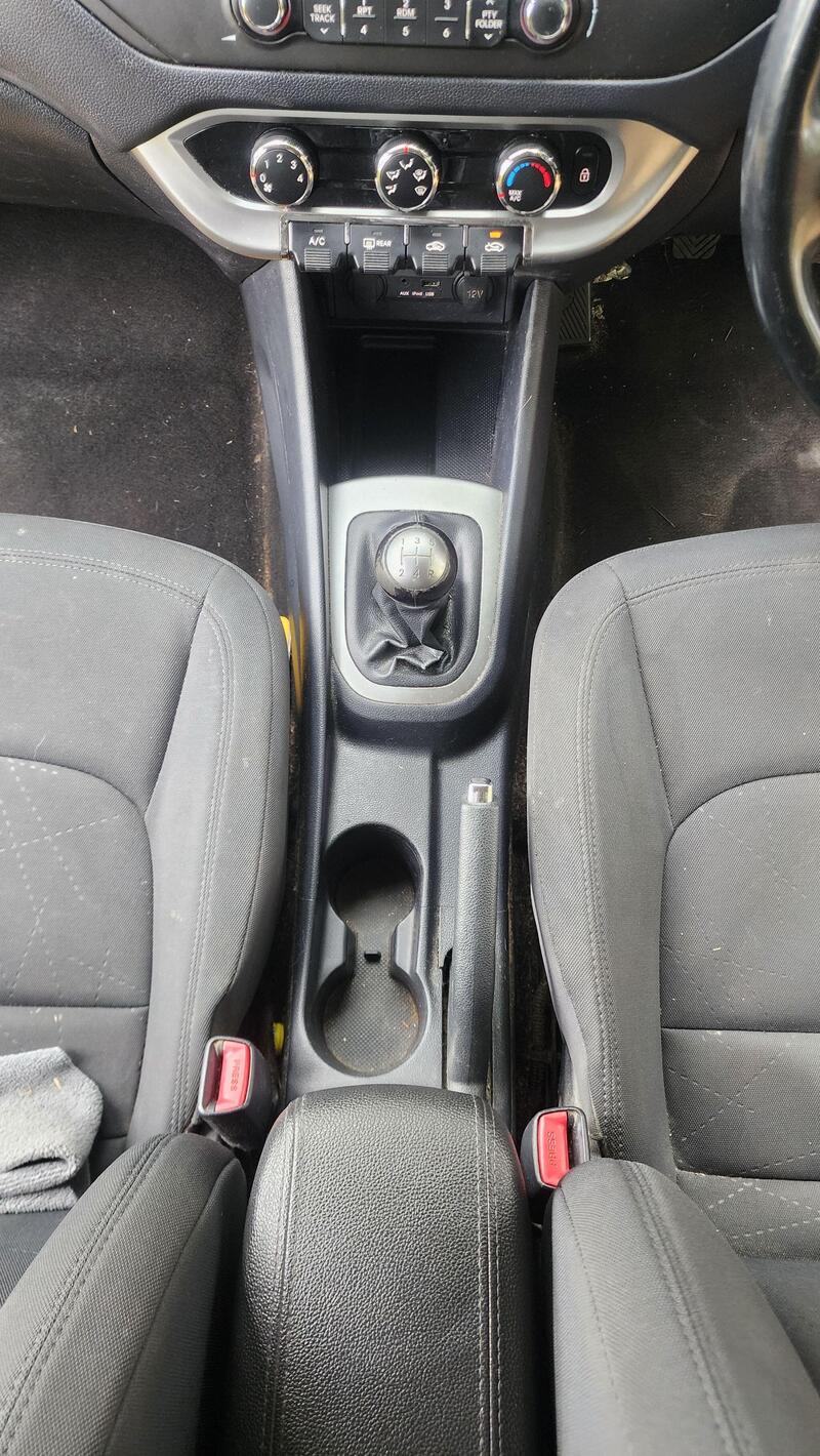 2013 Kia Rio — photo 27