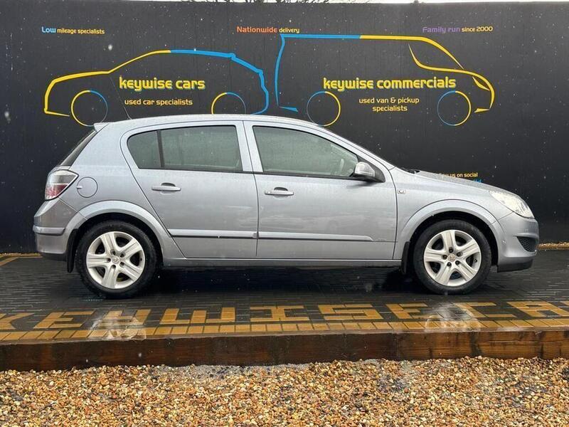 Vauxhall Astra view 4