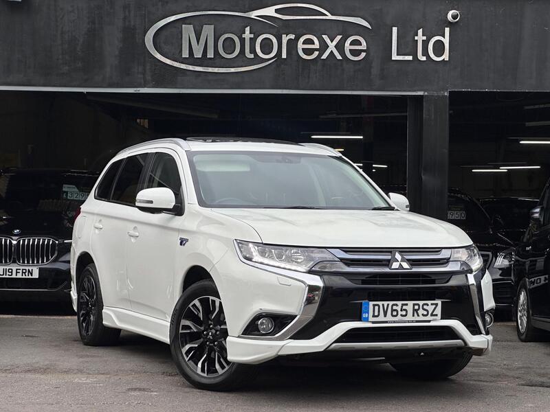 2015 Mitsubishi Outlander in White for sale