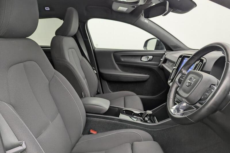 Volvo C40 view 3