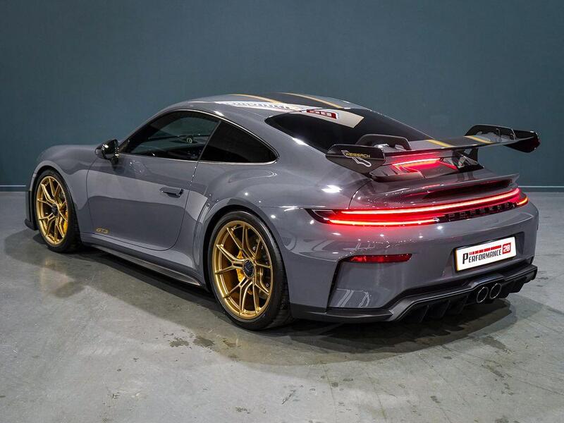 Porsche 911 view 7