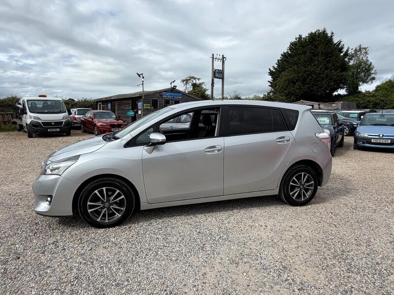 Toyota Verso view 6