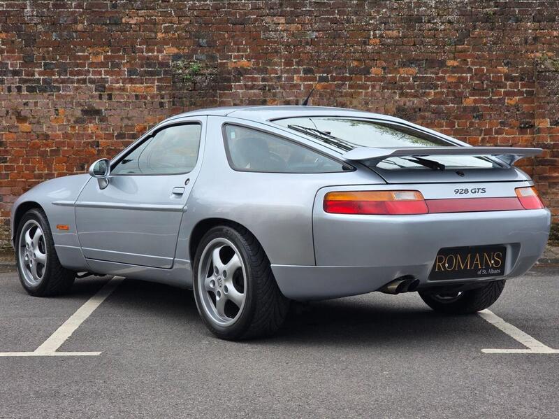 Porsche 928 view 3
