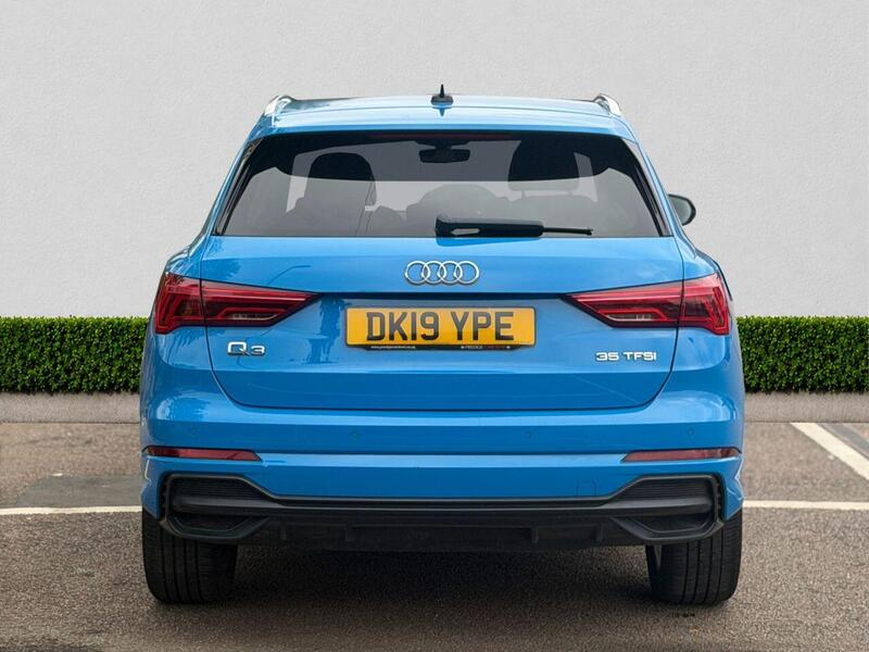 Audi Q3 view 6