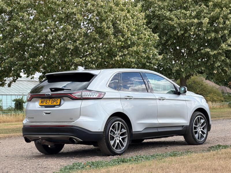Ford Edge view 6