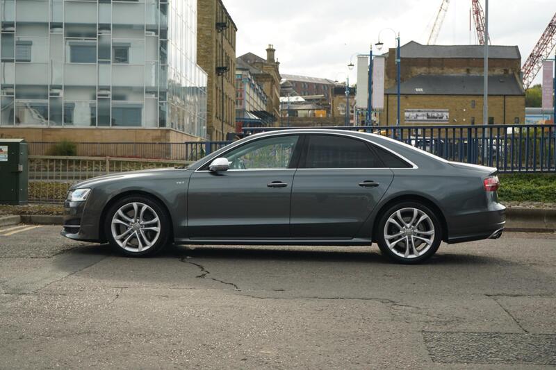 Audi S8 view 7