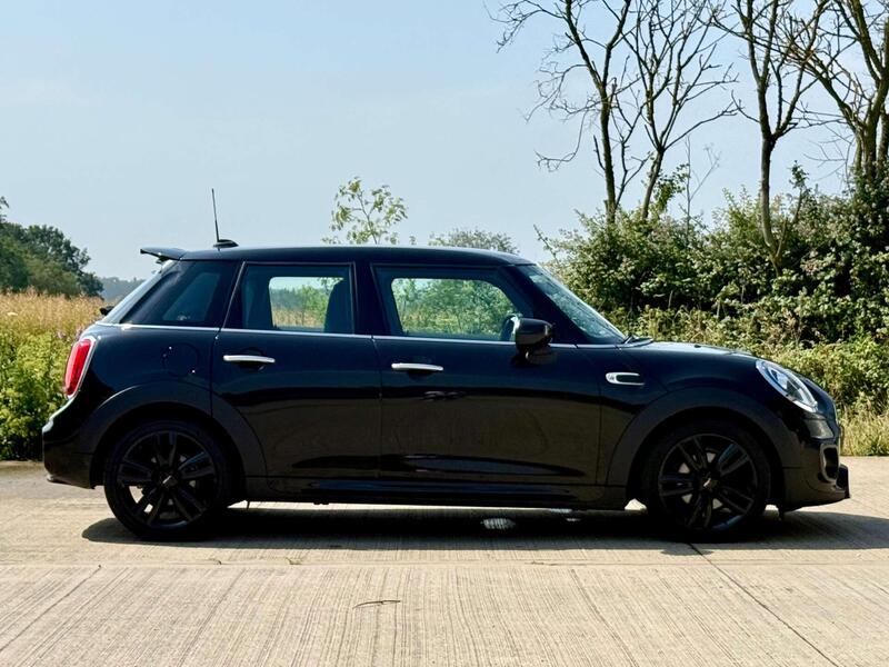 Mini Hatch view 5
