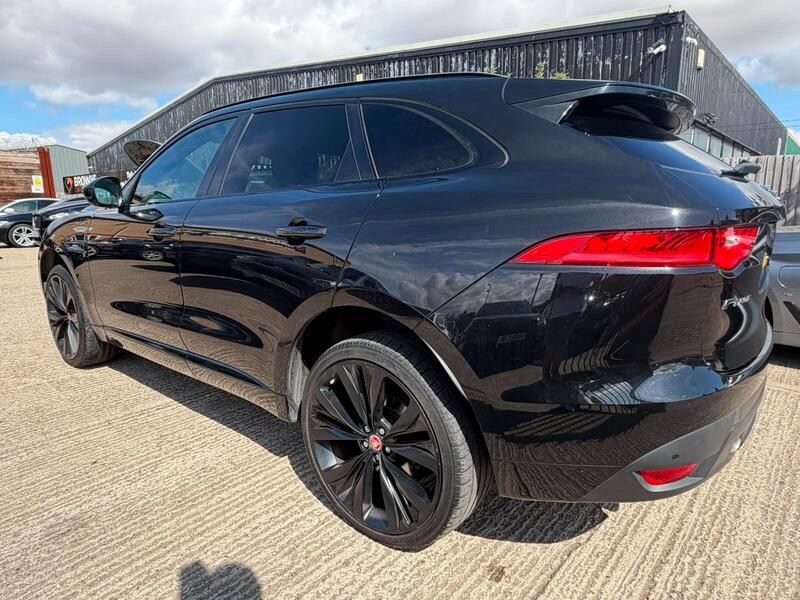 Jaguar F-Pace view 4