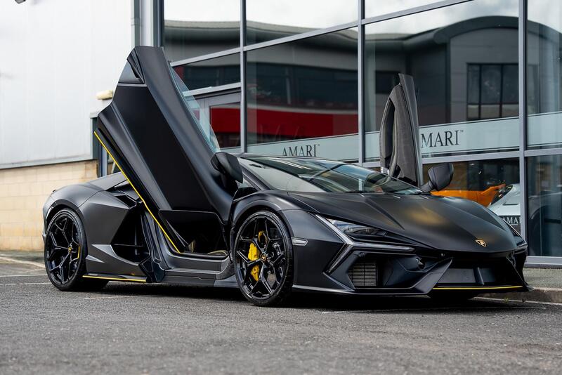 Lamborghini Revuelto view 6