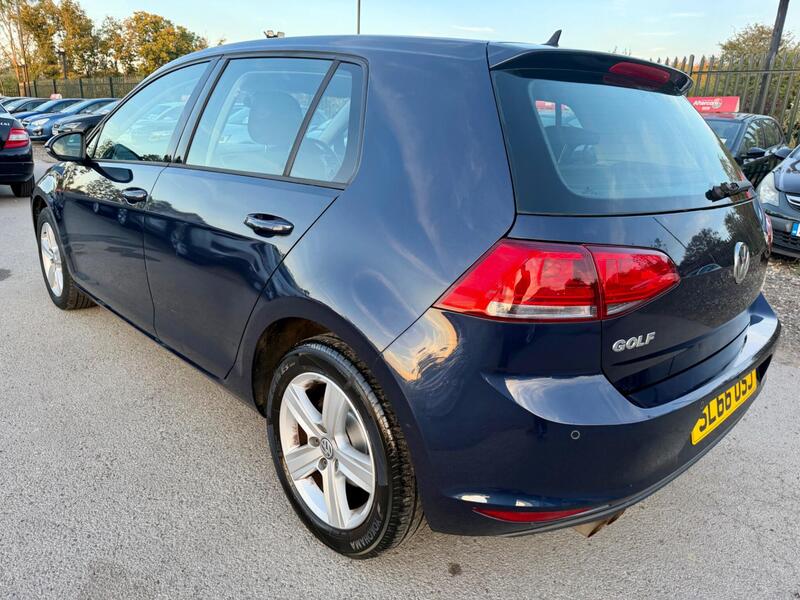 Volkswagen Golf view 4