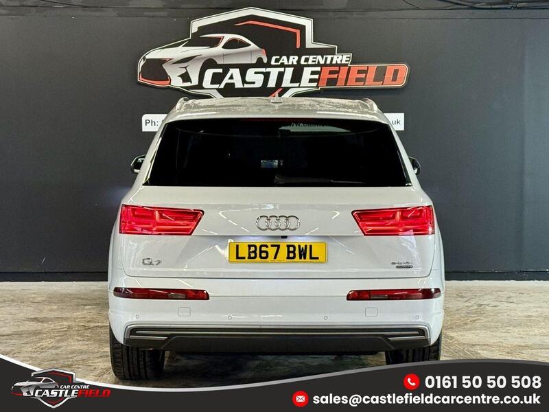 Audi Q7 view 7
