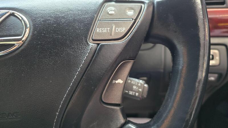 Lexus LS view 13