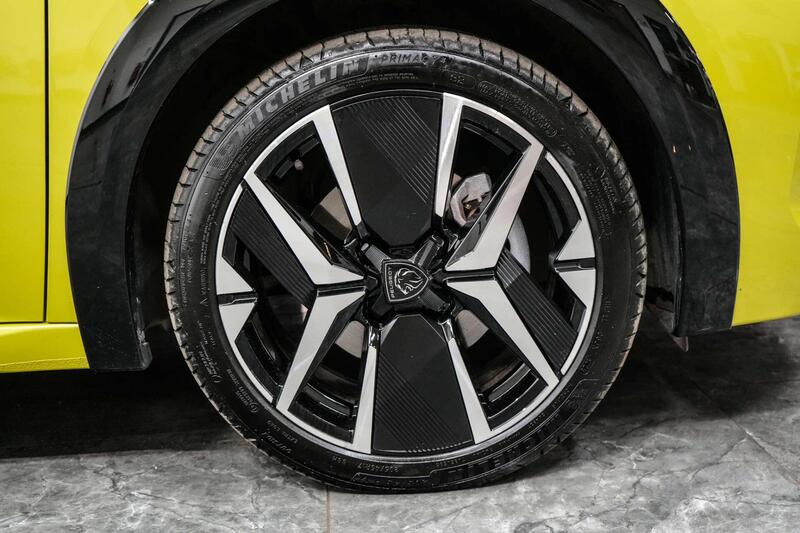 Peugeot 208 view 7