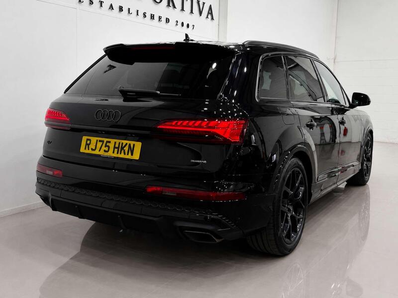 Audi Audi Q7 view 4