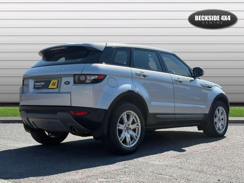 Land Rover Range Rover Evoque view 3