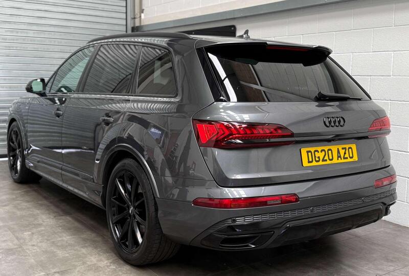 Audi Audi Q7 view 4