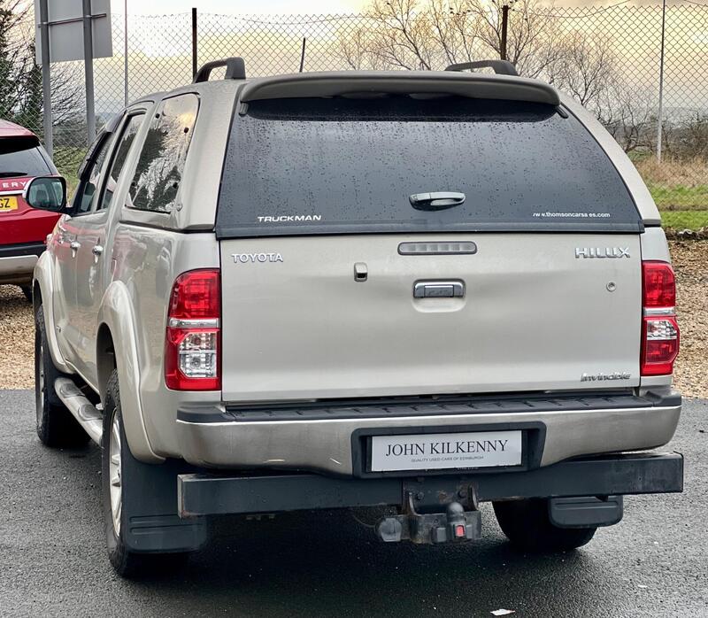 Toyota Hilux view 3