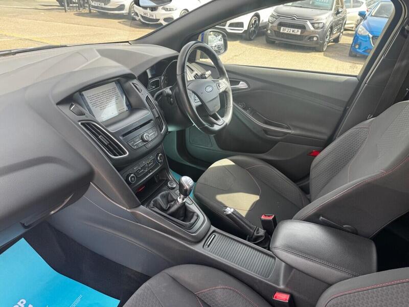 Ford Focus view 3
