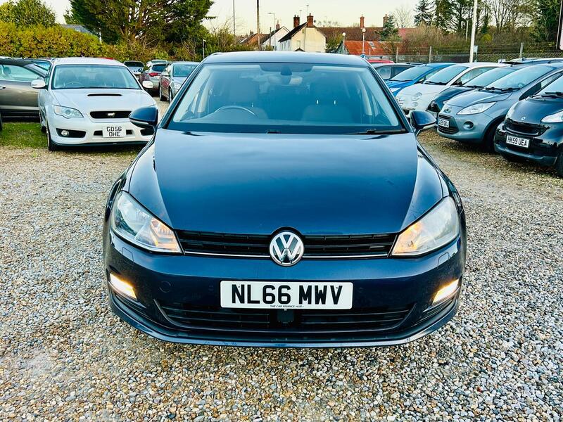Volkswagen Golf view 4