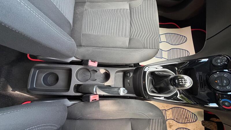 2014 Ford Fiesta — photo 19