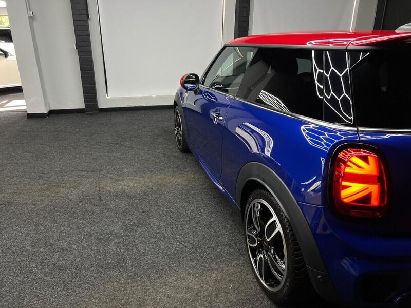 Mini Hatch view 6