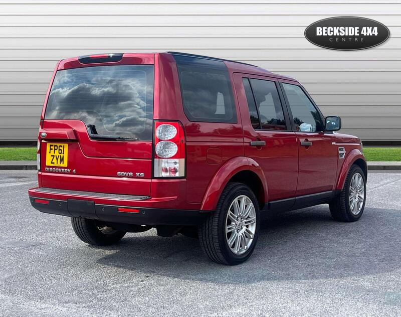 Land Rover Discovery view 3
