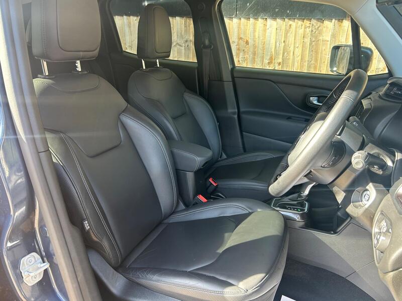Jeep Renegade view 3