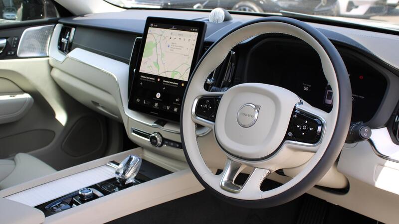 Volvo XC60 view 4