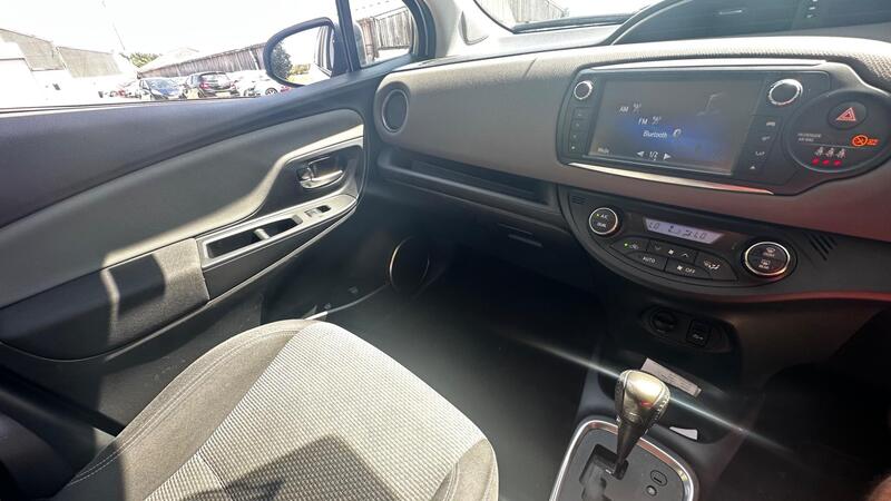 2015 Toyota Yaris — photo 33