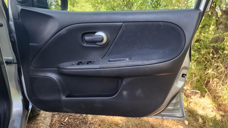 2010 Nissan Note — photo 28