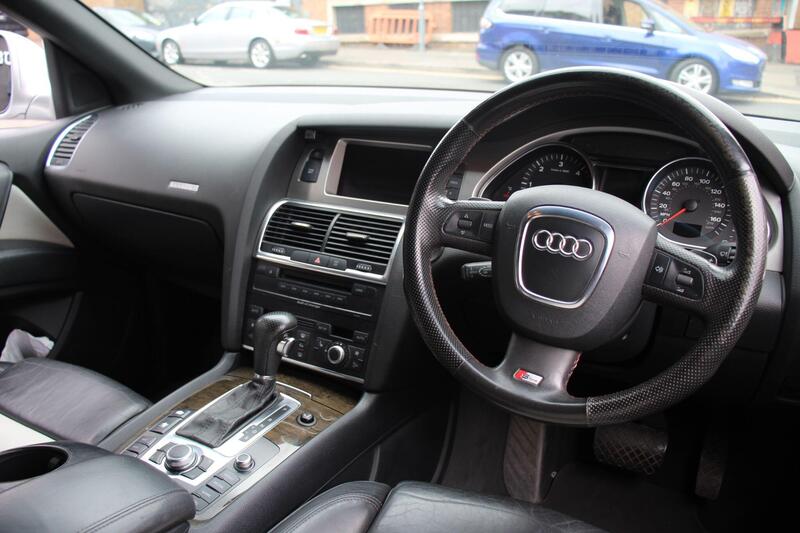 Audi Q7 view 31