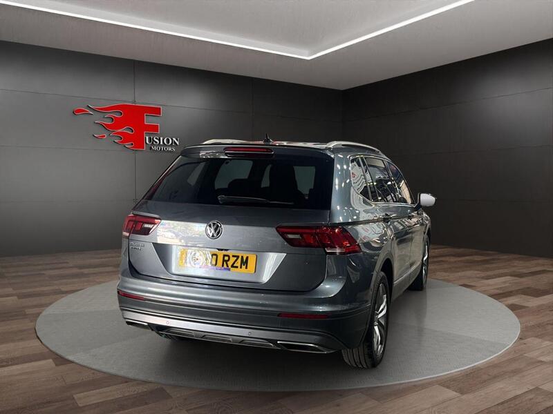 Volkswagen Tiguan Allspace view 7
