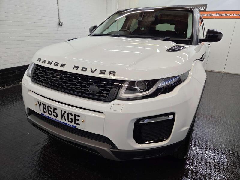 Land Rover Range Rover Evoque view 3