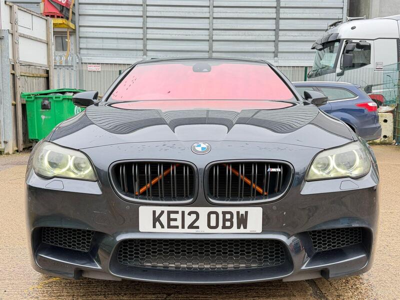 BMW M5 view 3