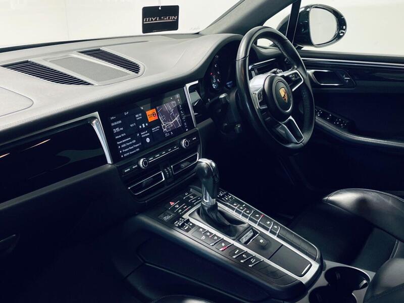 Porsche Macan view 4