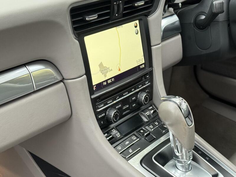 Porsche 911 view 30